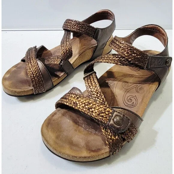 Taos Shoes Size 8-8.5 Trulie Woven Copper Strap Leather Sandals Wedges Comfort - Picture 1 of 6